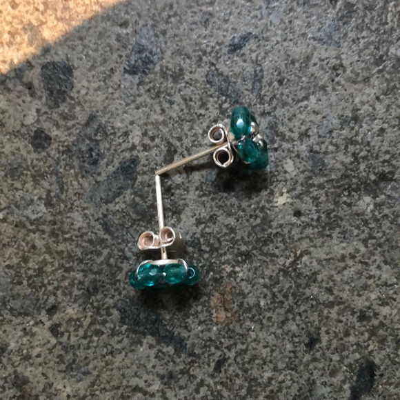 Flower studs - Picture 2 of 3